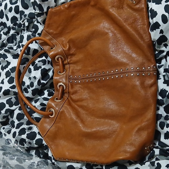 Michael Kors Astor Studded X-Large Ring Tote โ Tan Leather | Edgy & Iconic ๐คโจ - Picture 8 of 15